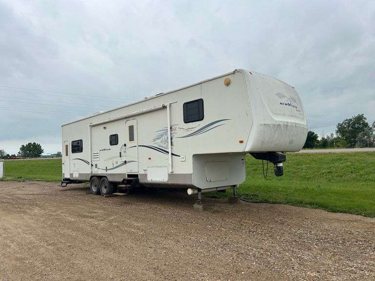 2004 KZ New Vision Sportster 38 ft Toy Hauler Gooseneck Camper