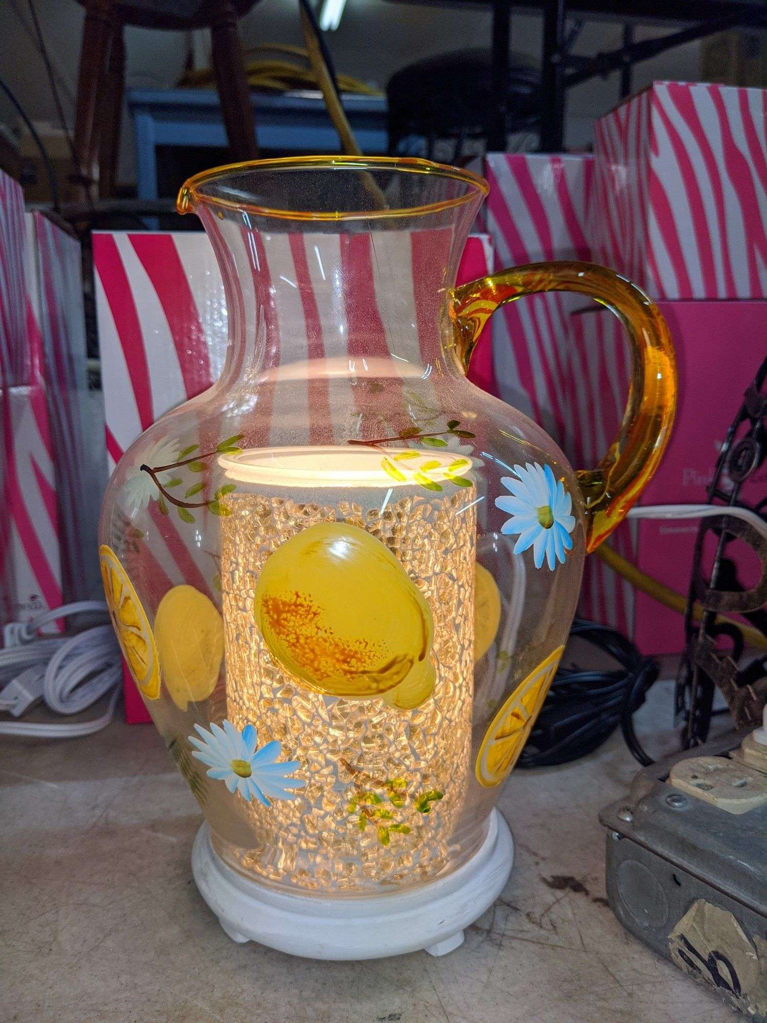 PINK ZEBRA GOLD CRACKLE WAX WARMER WITH LEMONADE PITCHER SHADE