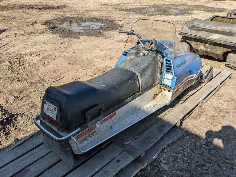 1979 KAWASAKI ST440A SNOWMOBILE (METER SHOWS: 00981) (RUNS