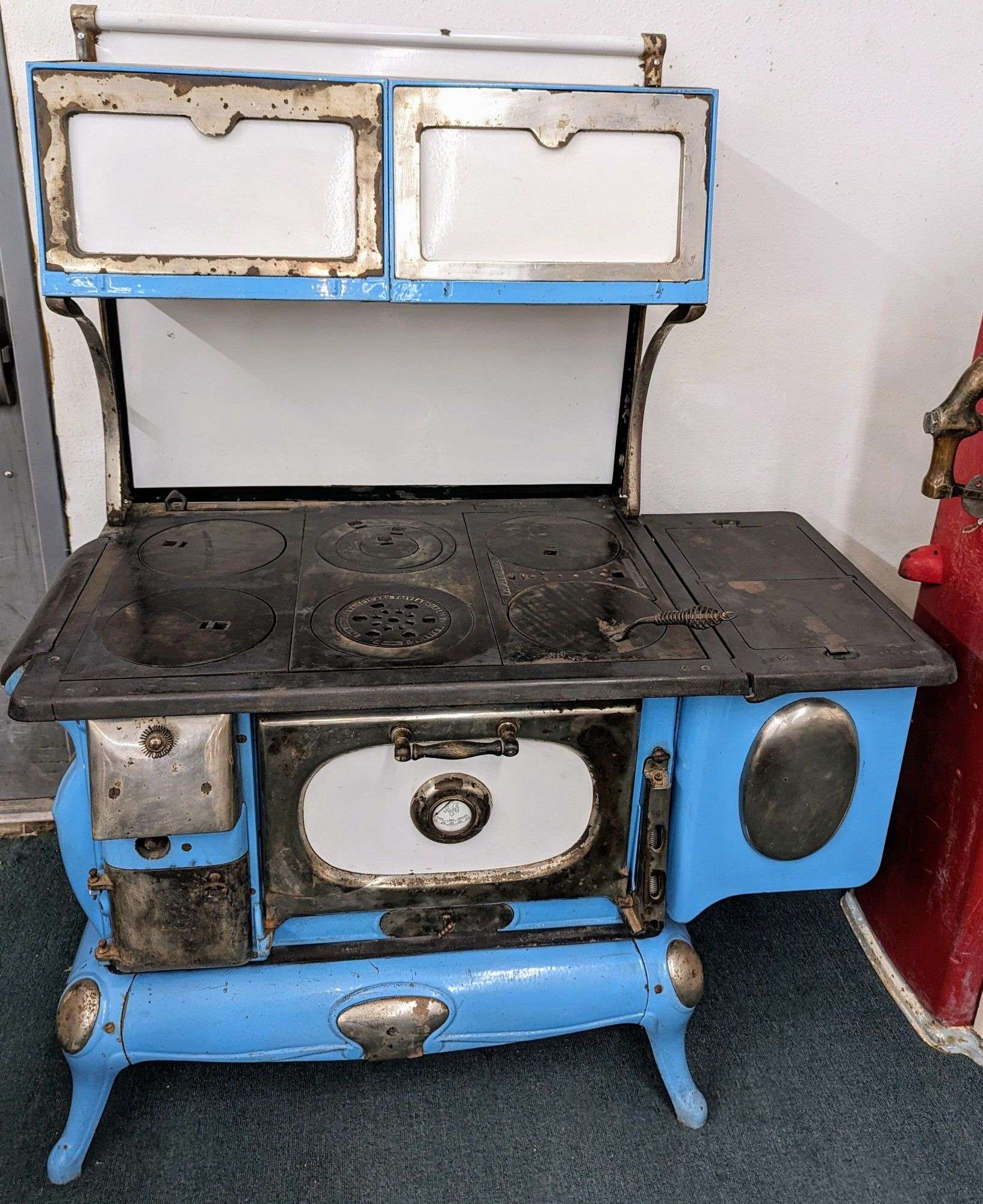 ANTIQUE ADMIRAL WINDSOR CAST IRON WOOD-BURNING COOK STOVE (48