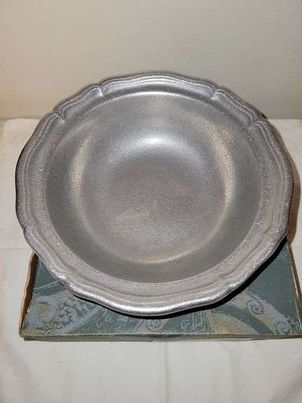 9" WILTON ARMETALE COLLECTION VEGETABLE BOWL