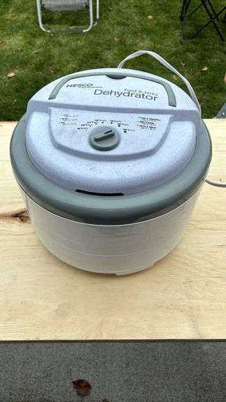 (S) NESCO FOOD & JERKY DEHYDRATOR (POWERS ON)