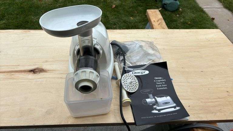 (S) OMEGA FRUIT AND VEGETABLE JUICER