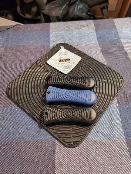 LE CREUSET COOL TOOL POT HOLDER & (3) HANDLE GRIPS