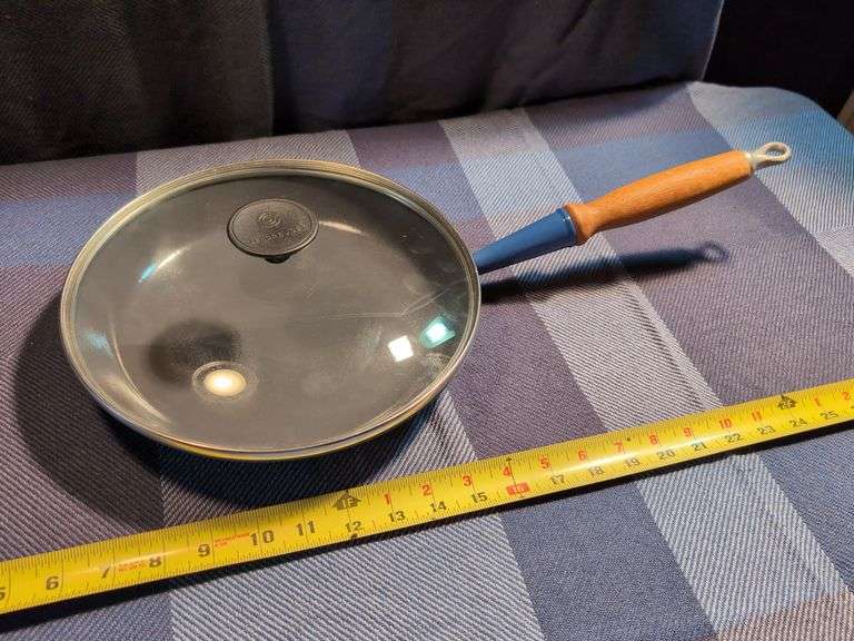 LE CREUSET 10" CAST IRON SKILLET WITH LID