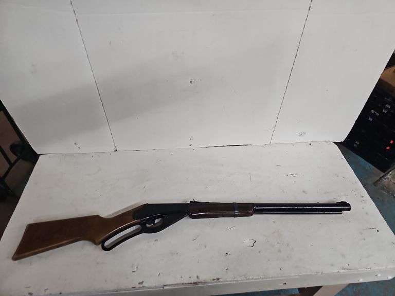 DAISY RED RYDER BB GUN - Isabell Auction