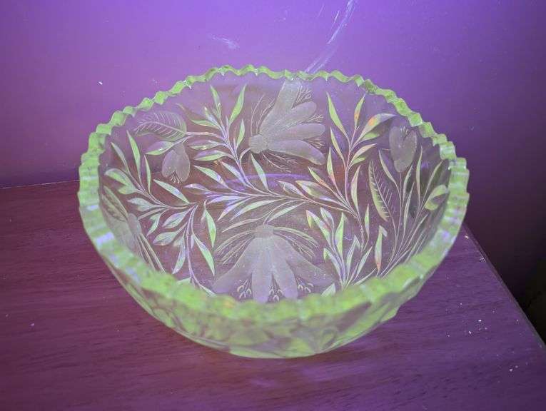 8" MANGANESE GLASS BOWL