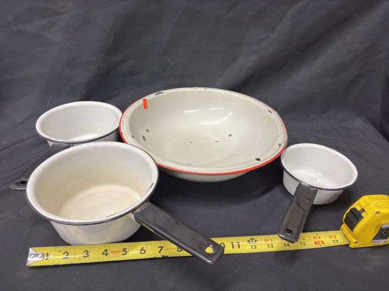 ASSORTED VINTAGE ENAMEL PANS