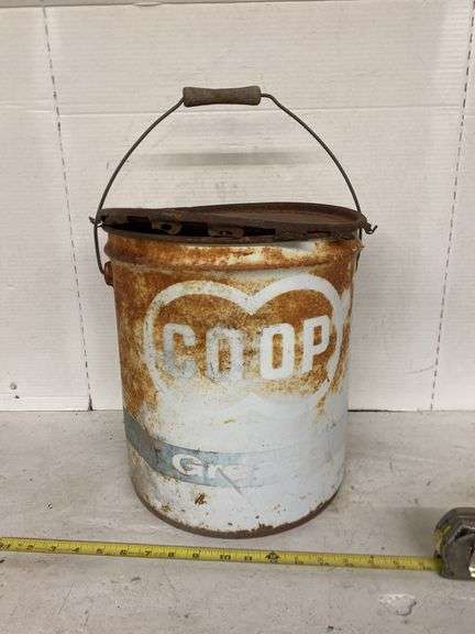 5 GALLOM COOP GREASE CAN