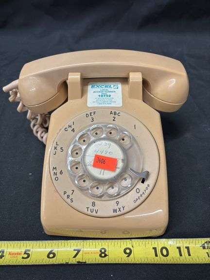 VINTAGE ROTARY DIAL PHONE
