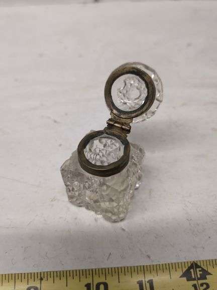 VINTAGE 2-1/2"T CRYSTAL INKWELL