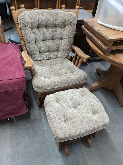 GLIDER ROCKER WITH OTTOMAN - Isabell Auction