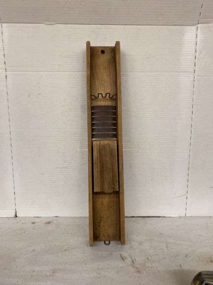 VINTAGE VEGETABLE SLICER
