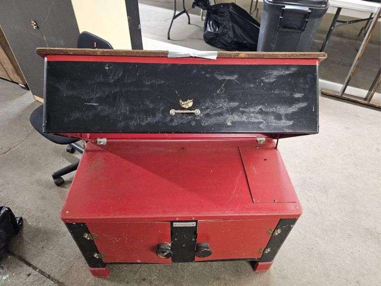 36 1/2” x 32” x 16” TOOLBENCH
