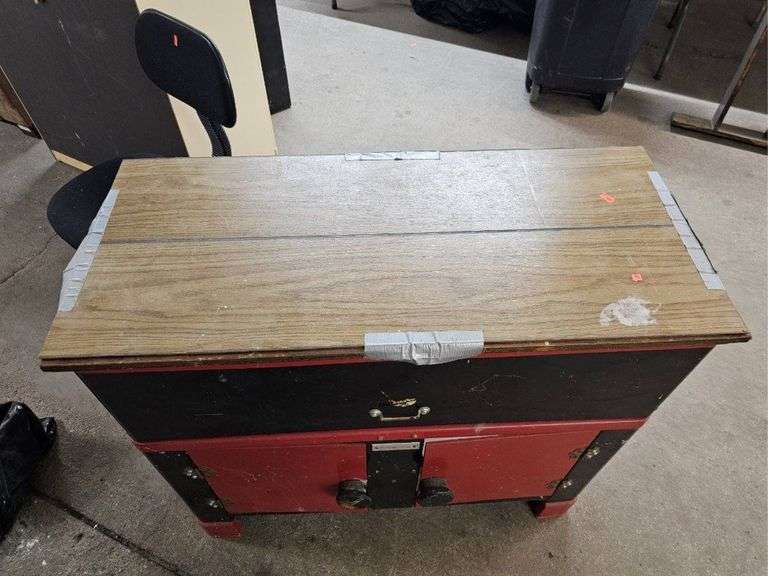 36 1/2” x 32” x 16” TOOLBENCH