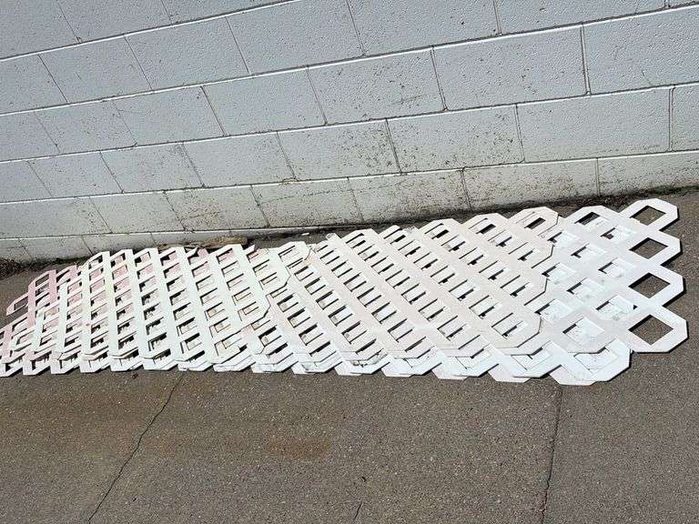 (OUT) 6-CT. 2’X 8’ VINYL LATTICE