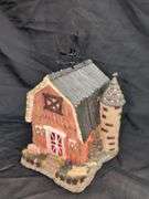 13" TALL LIGHTED DECORATIVE BARN (WEATHERVANE SPINS AROUND)