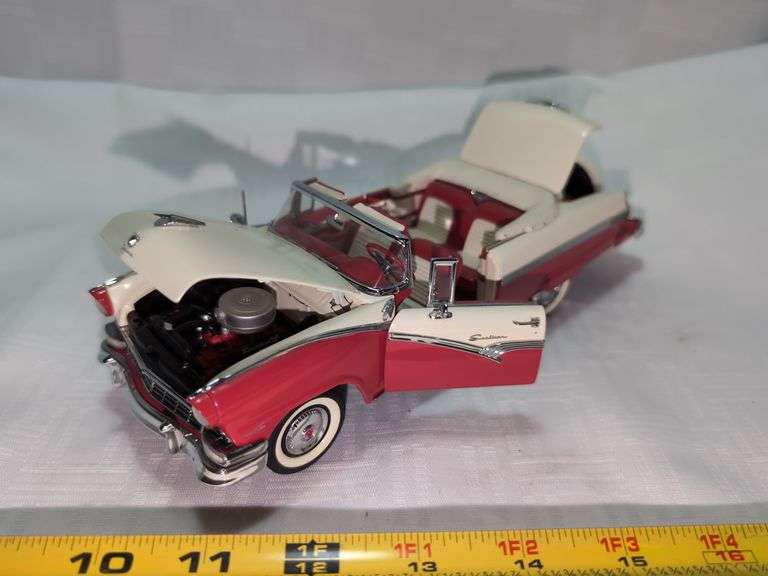 1956 FORD FAIRLANE SUNLINER DIECAST CAR MODEL