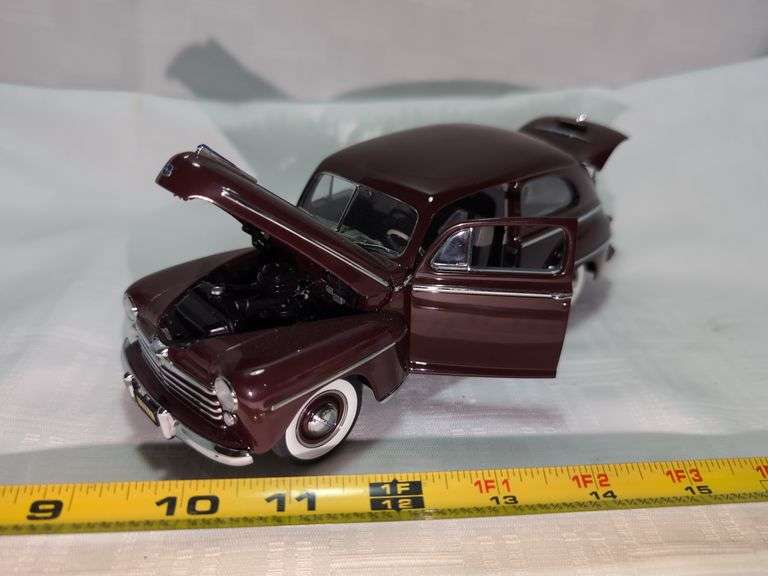 1954 FORD SUPER DELUXE TUDOR SEDAN DIECAST CAR MODEL