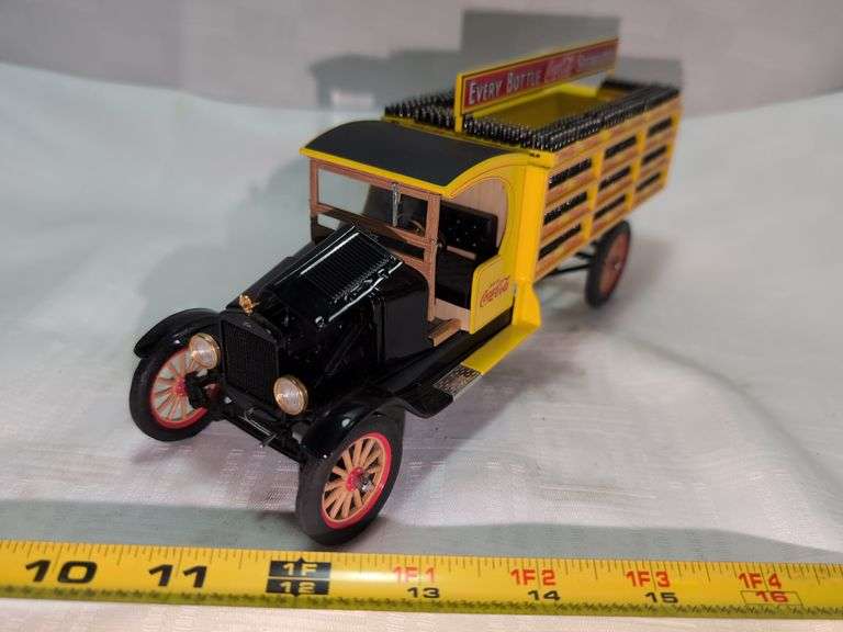1927 COCA-COLA DIECAST DELIVERY TRUCK MODEL