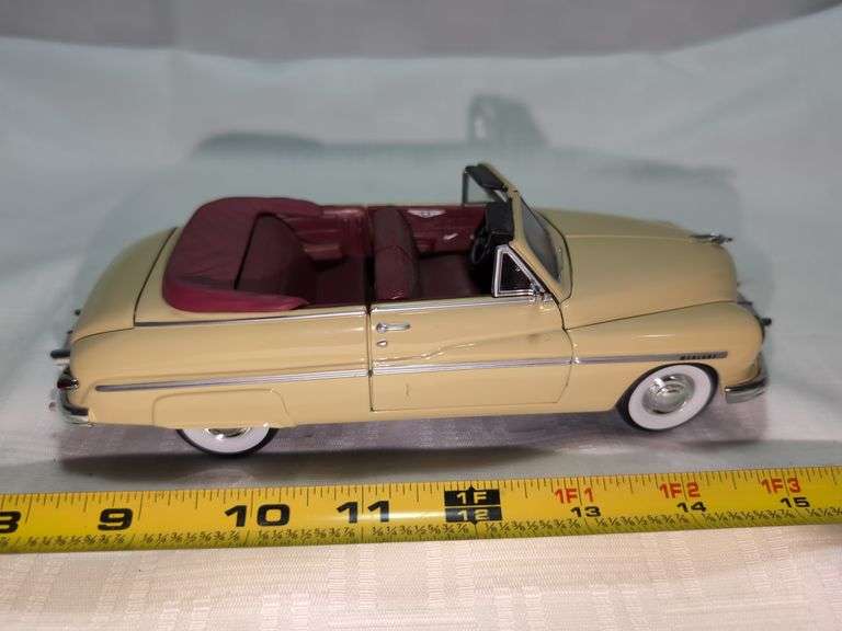 1949 MERCURY CONVERTIBLE DIECAST CAR MODEL