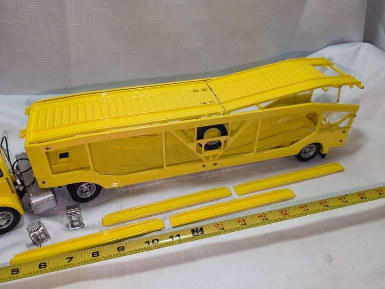 1952 FOUR CAR CARRIER DIECAST TRUCK/TRAILER MODEL