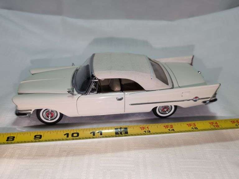 1957 CHRYSLER 300C DIECAST CAR MODEL