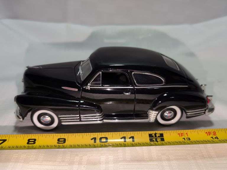 1947 CHEVROLET AEROSEDAN FLEETLINE DIECAST CAR MODEL