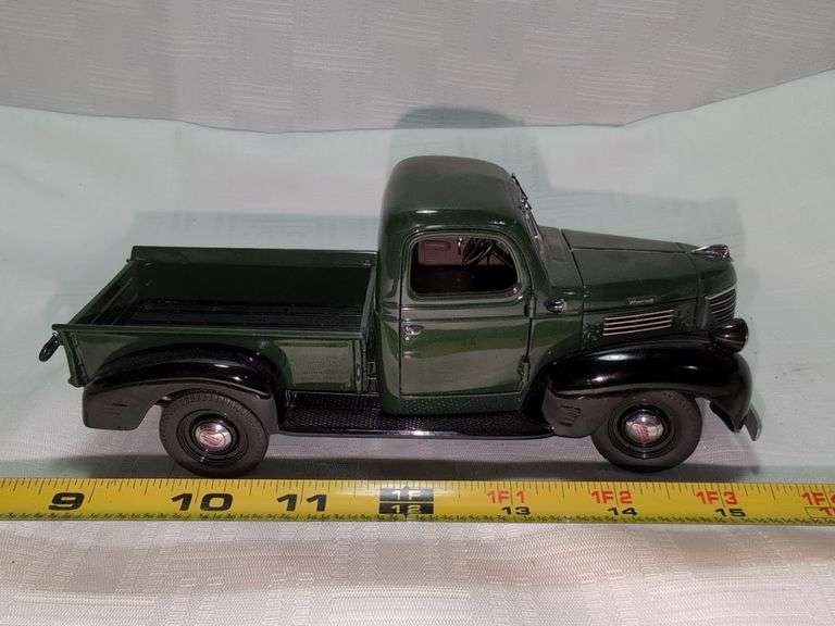 1941 PLYMOUTH DIECAST PICKUP TRUCK MODEL