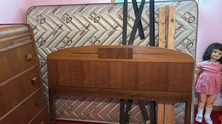 FULL SIZE HEADBOARD RAILS AND MATTRESS