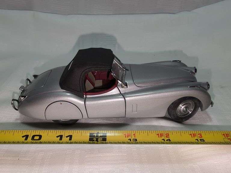1952 JAGUAR XK 120 DIECAST CAR MODEL