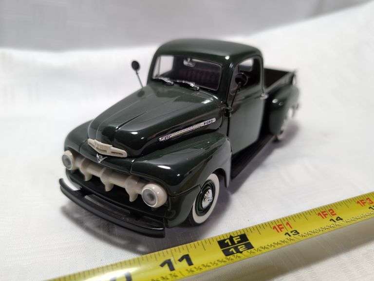 1954 FORD F-1 DIECAST PICKUP TRUCK MODEL