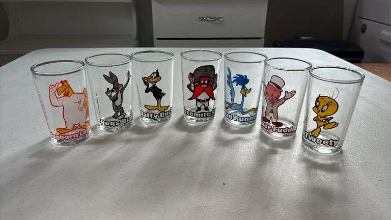 WARNER BROS. CHARACTER GLASSES 7 CT.