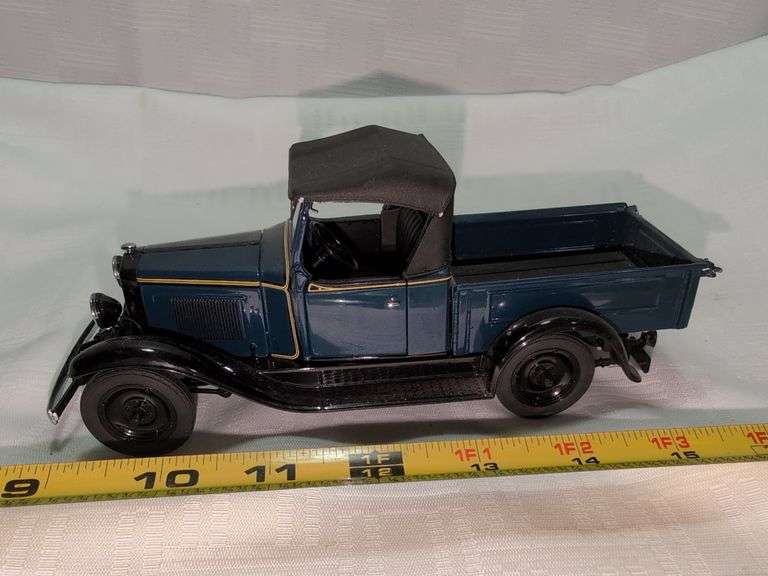 1931 CHEVROLET ROADSTER DIECAST PICKUP TRUCK MODEL