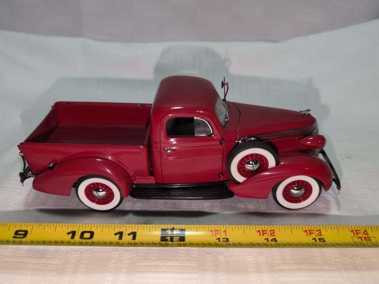 1937 STUDEBAKER DIECAST PICKUP TRUCK MODEL