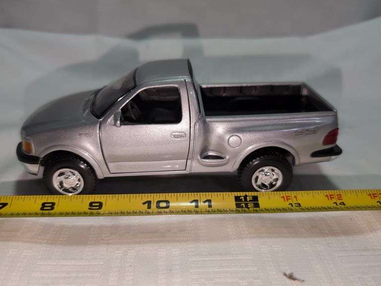 1997 FORD F-150 DIECAST PICKUP TRUCK MODEL