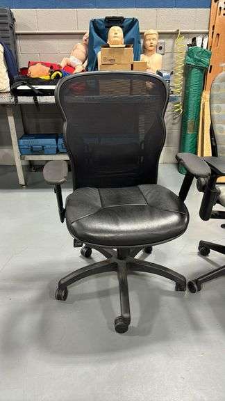 ADJUSTABLE OFFICE CHAIR