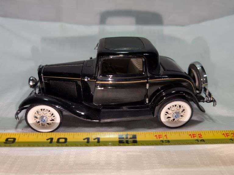 1932 FORD DIECAST CAR MODEL