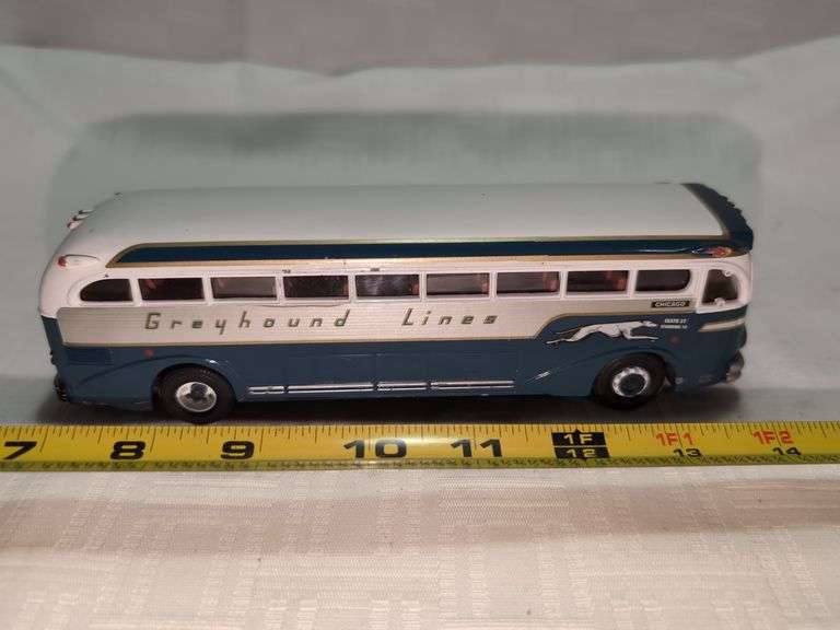 CORGI YELLOWCOACH 743 DIECAST GREYHOUND BUS MODEL