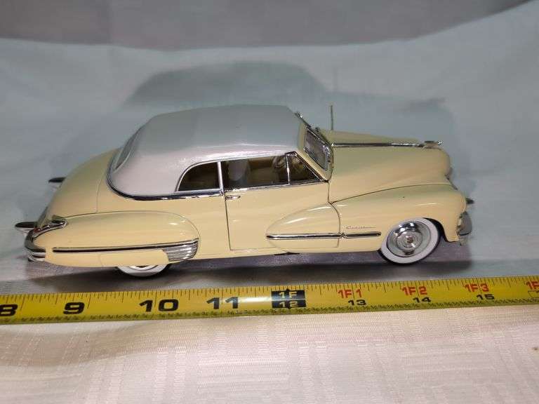 1947 CADILLAC SERIES 62 DIECAST CAR MODEL