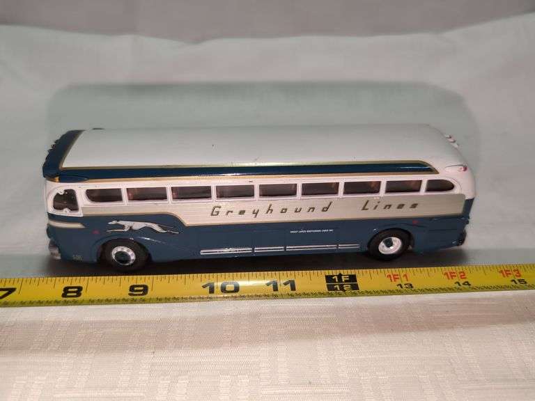 CORGI YELLOWCOACH 743 DIECAST GREYHOUND BUS MODEL