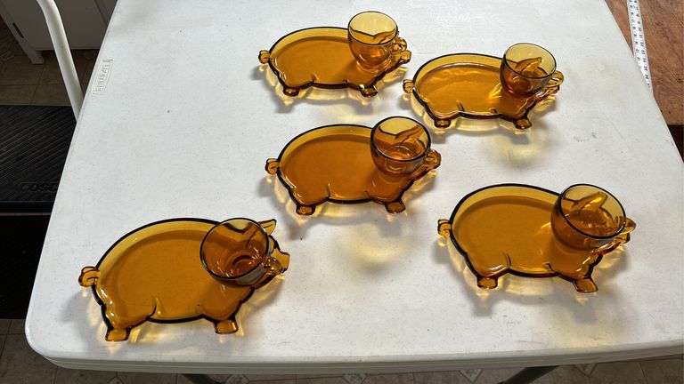 VINTAGE AMBER GLASS PIG SNACK PLATES