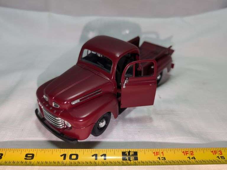 1946 FORD F-1 DIECAST PICKUP TRUCK MODEL