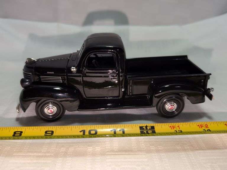1941 PLYMOUTH DIECAST PICKUP TRUCK MODEL