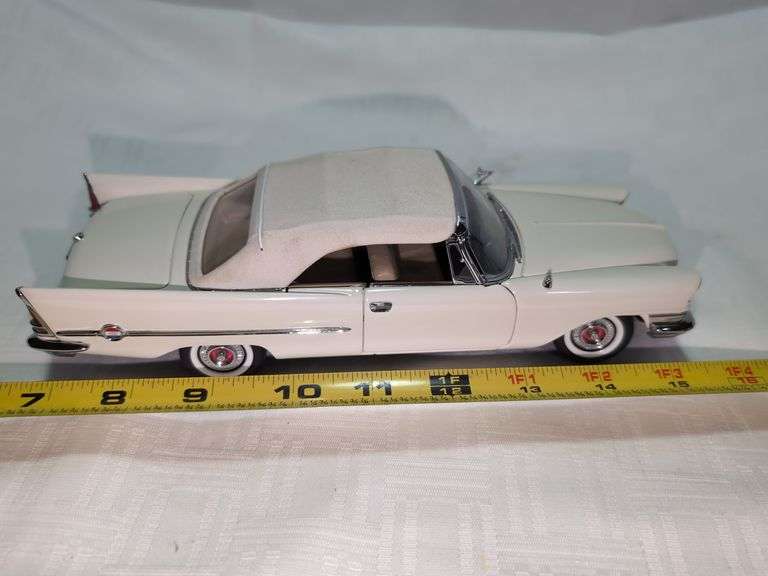 1957 CHRYSLER 300C DIECAST CAR MODEL