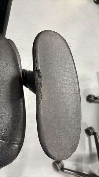 ADJUSTABLE OFFICE CHAIR