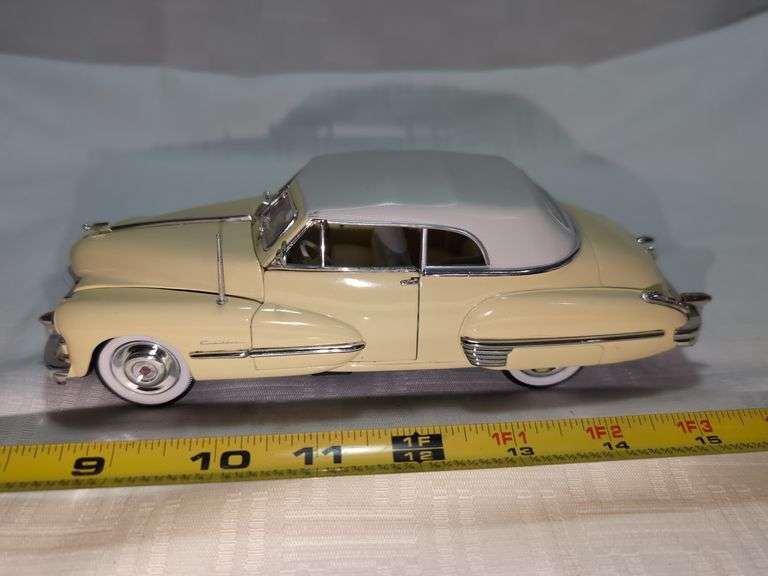1947 CADILLAC SERIES 62 DIECAST CAR MODEL