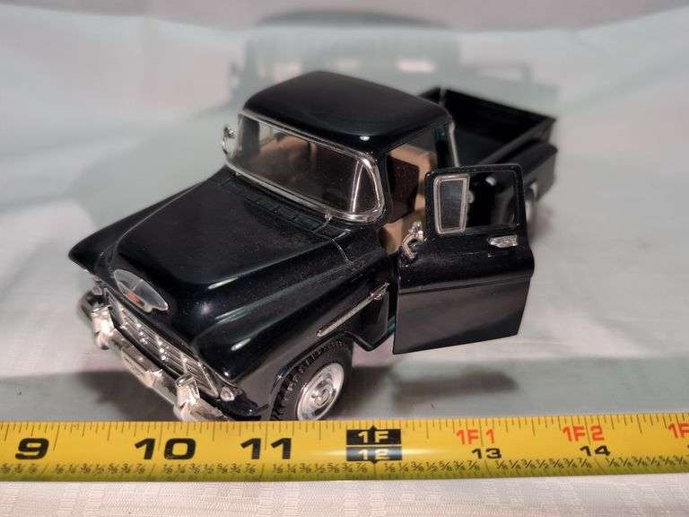 1955 CHEVROLET STEP SIDE DIECAST PICKUP TRUCK MODEL