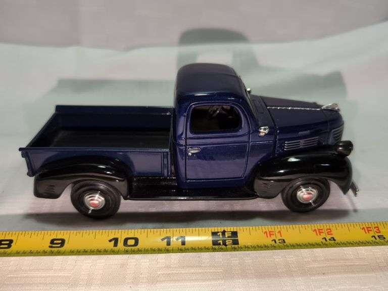 1941 PLYMOUTH DIECAST PICKUP TRUCK MODEL