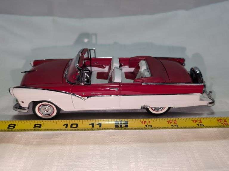 1955 FORD SUNLINER DIECAST CAR MODEL